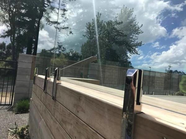 frameless glass side mounted glass spigot